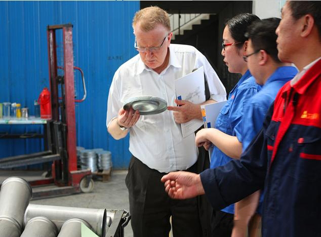 意大利客戶參觀艾普利生產(chǎn)基地(圖1) 意大利客戶參觀艾普利生產(chǎn)基地(圖1)