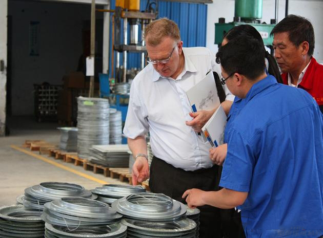 意大利客戶參觀艾普利生產(chǎn)基地(圖3) 意大利客戶參觀艾普利生產(chǎn)基地(圖3)